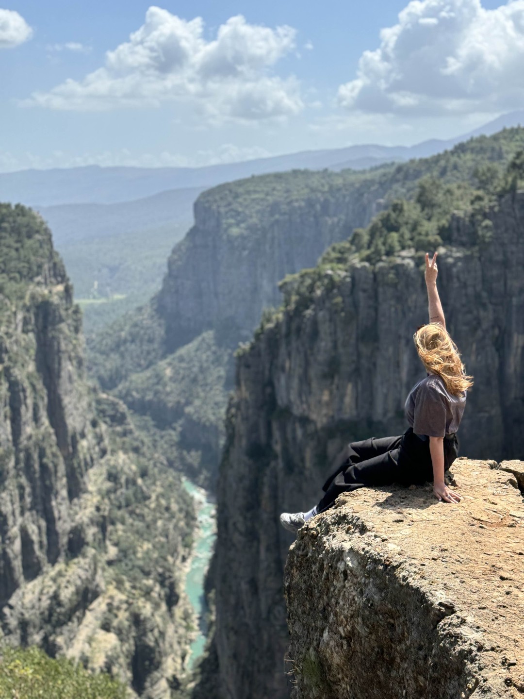 Второй раз ездила на данную экскурсию, второй раз получила кайф. Гида обещано не было, но с