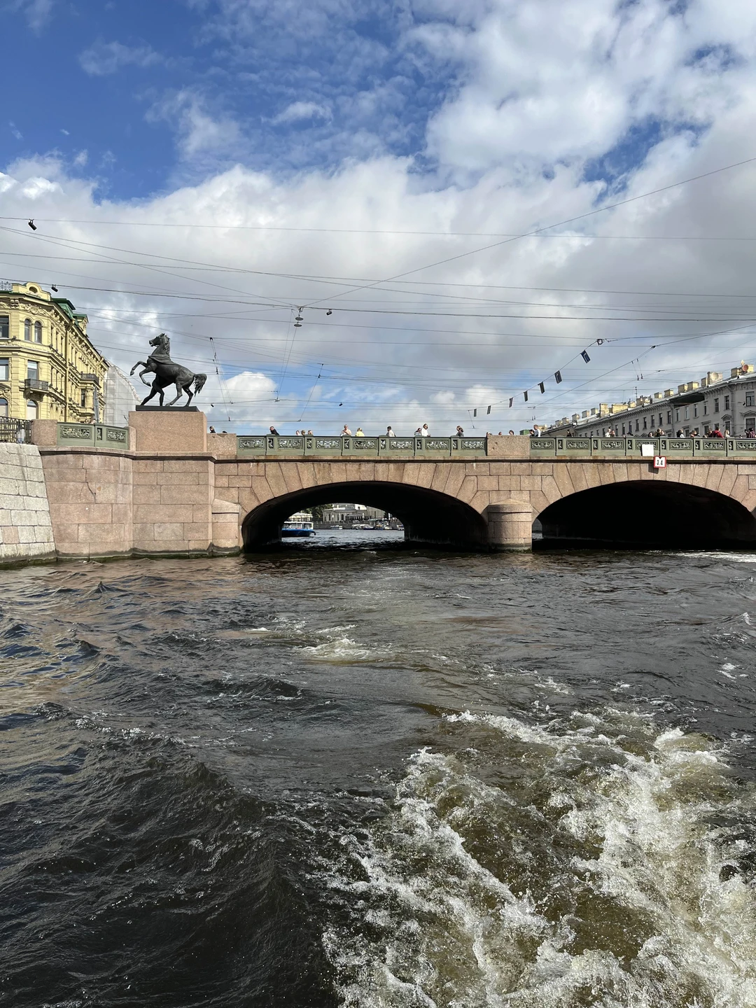 Спасибо большое, чудесная поездка по каналам Санкт-Петербурга. Капитан замечательный, немного жаль, что из-за конфигурации катера нельзя
