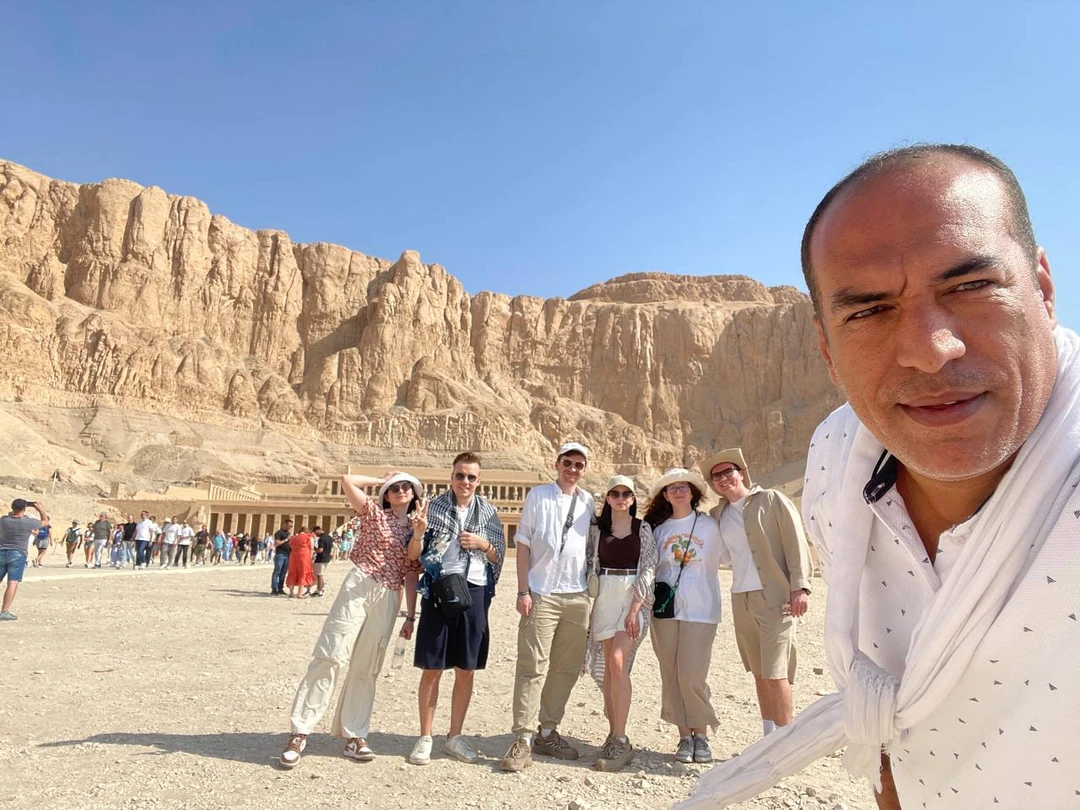 Посещали экскурсию в Луксор в составе компании друзей из шести человек. Нашим гидом был Шаркави. Это