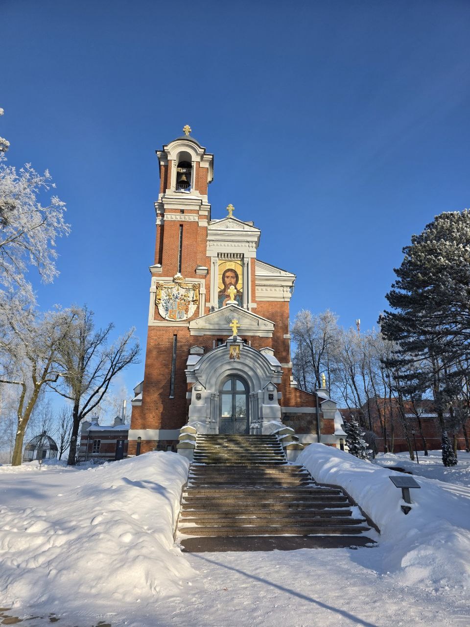 В самые суровые для Белоруссии морозы (до -24 днем) мы забронировали с подругой эту экскурсию. 