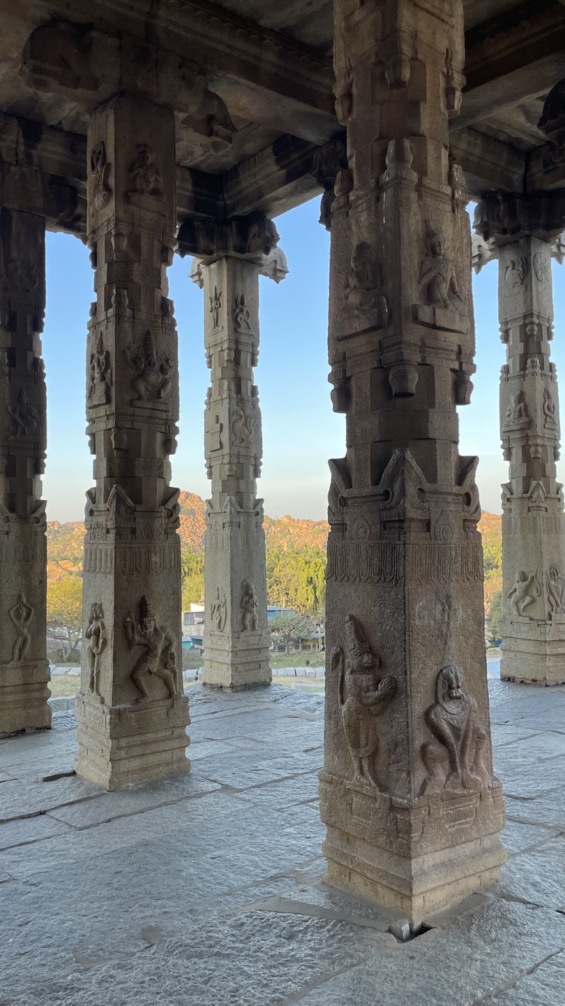 Все понравилось)Водитель который у нас был на белой тойоте очень учтивый и доброжелательный ему прям отдельный