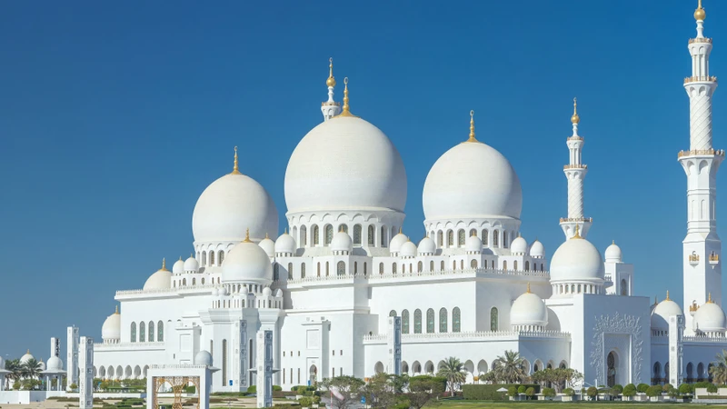 Групповая экскурсия в мечеть Шейха Зайда и прогулка по Лувру в Абу-Даби