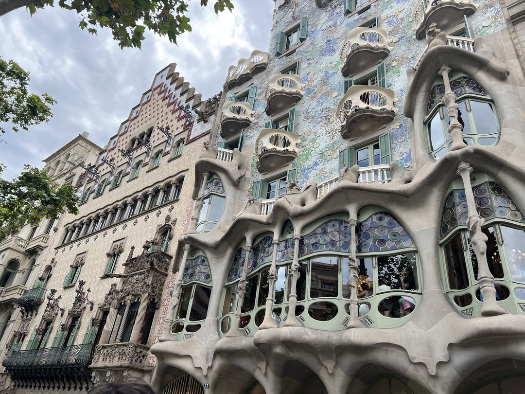 Благодарим Александра, за волшебную презентацию Барселоны❤️, а также за проявленную помощью в решении наших вопросов