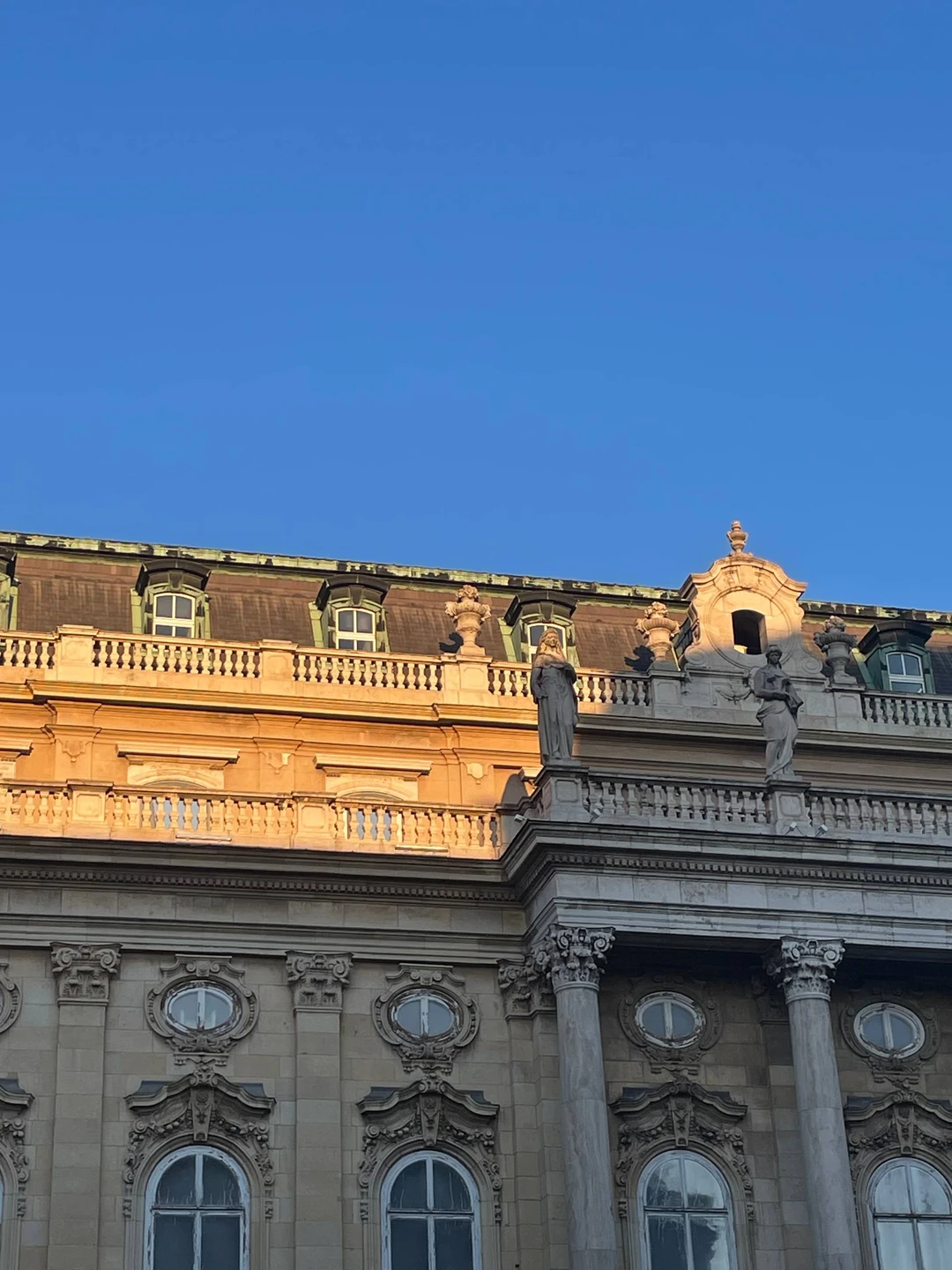 Это не экскурсия, а полный восторг! Золдан прекрасный экскурсовод и человек! 3,5 часа восхитительных рассказов о