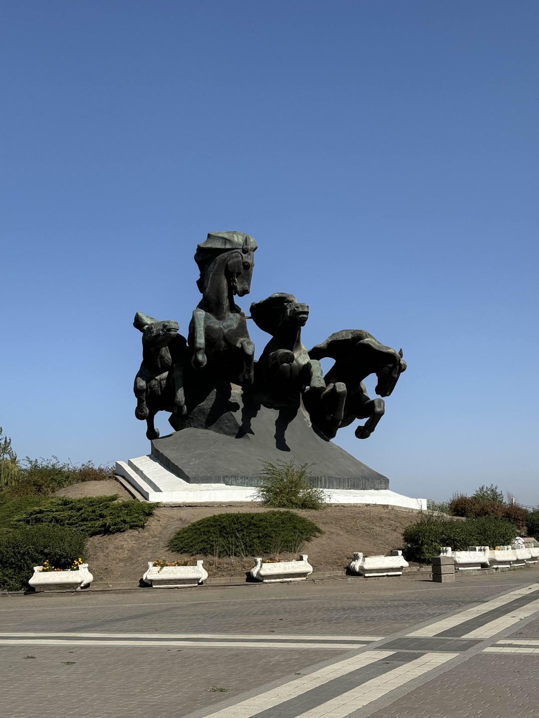 Нам очень повезло с гидом, Андрей Викторович - полимат! Познакомил нас не только с историей Донского