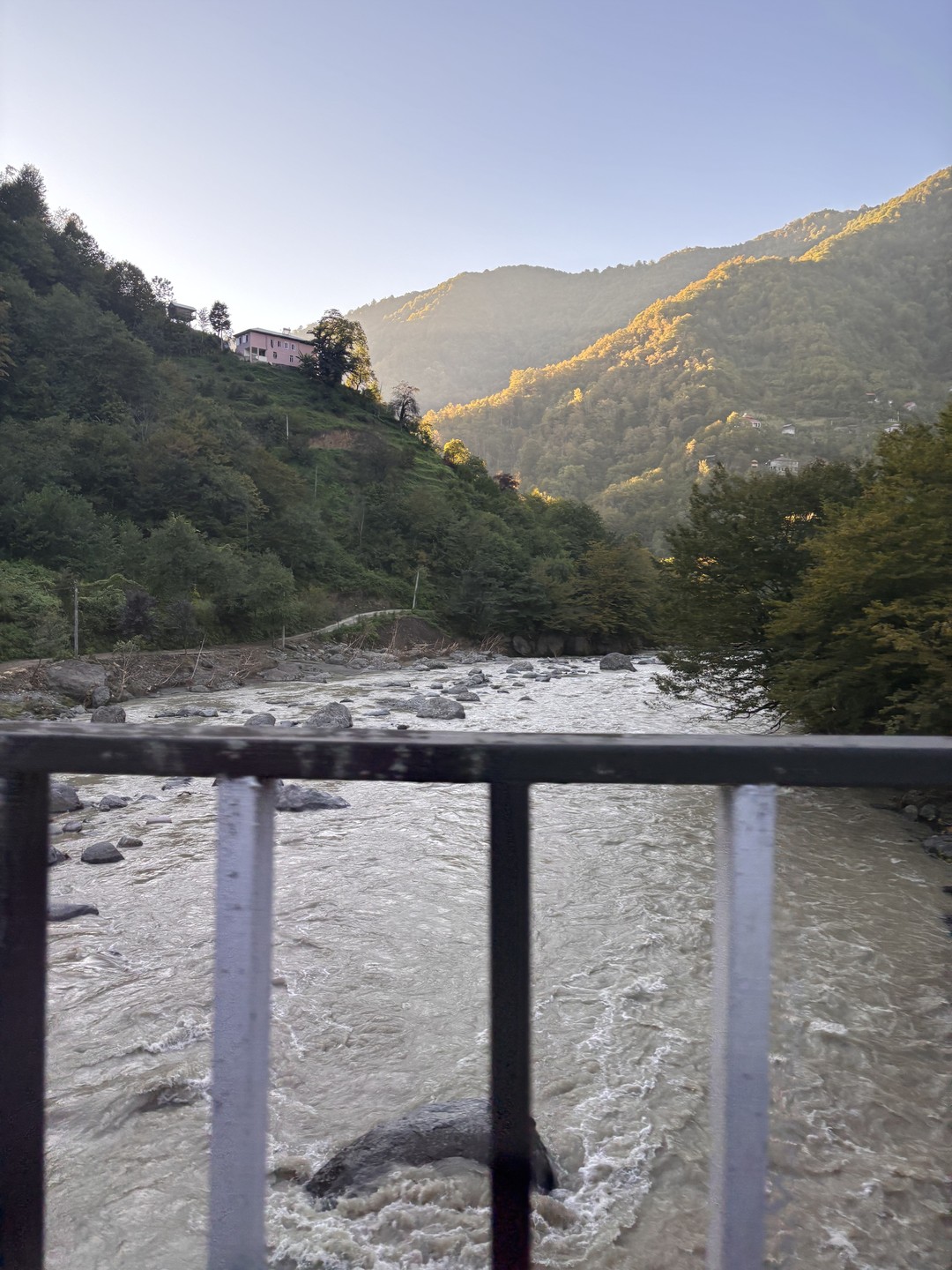 Мачахельское ущелье и грузинское застолье за 1 день (Яковлев)