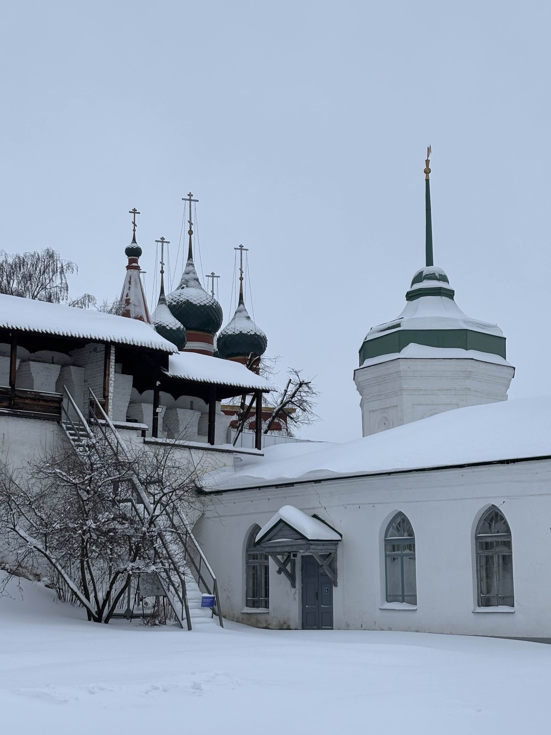 Хорошо погуляли с Ларисой, эта экскурсия удачно дополнила обзорную прогулку по городу