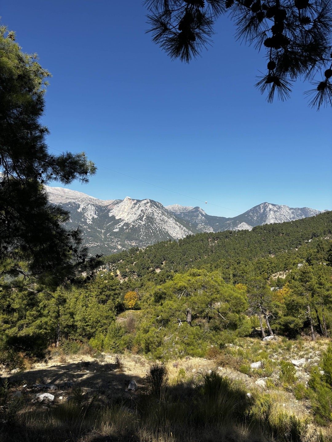 Интересно, потрясающе красиво. В своем темпе, туристов нет, мы были реально одни в горах