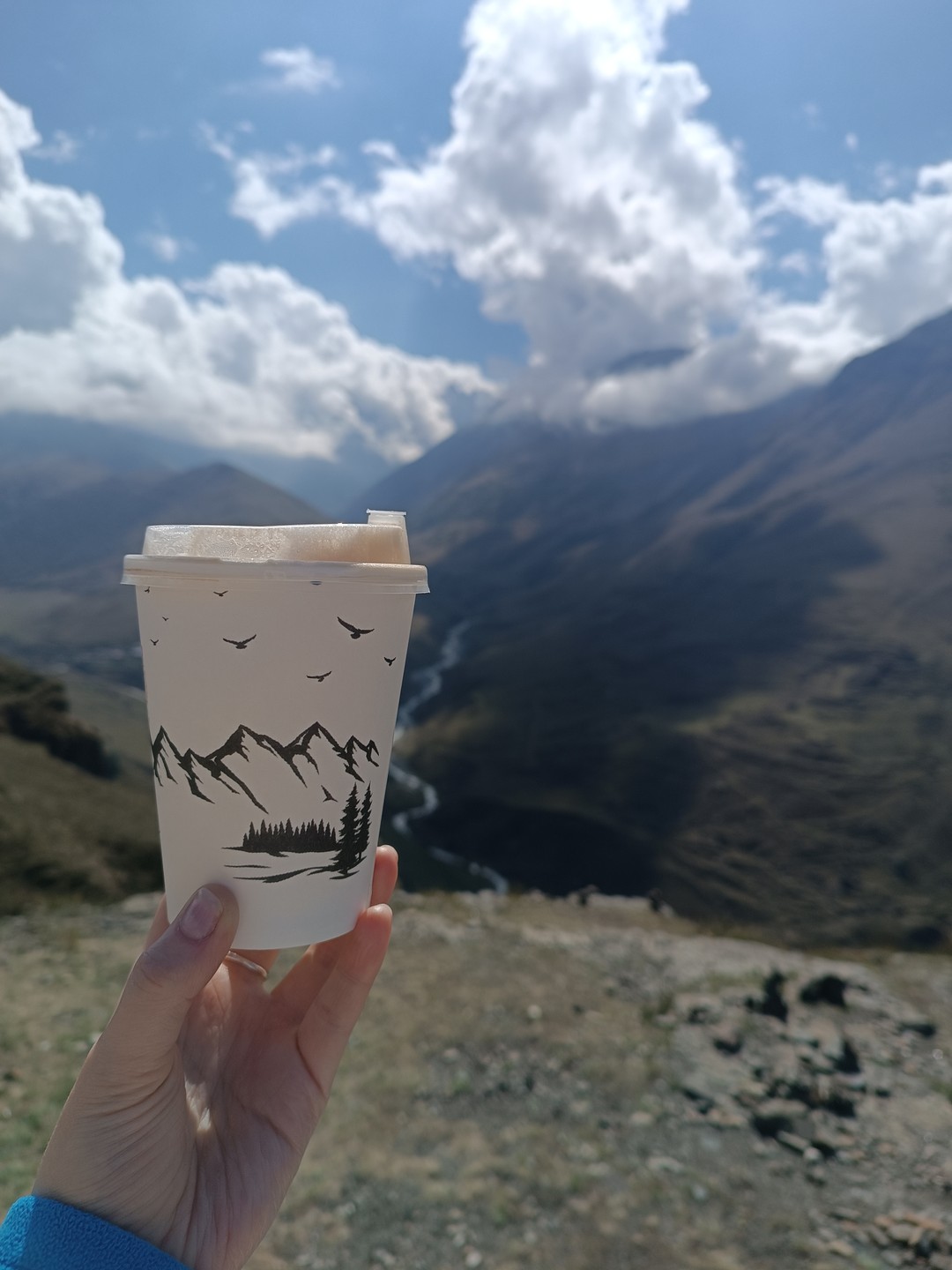 Все было великолепно. Красивейшие горы, умнейший экскурсовод, рассказал о жизни местных, все показал. Великолепнейшая красота, максимум