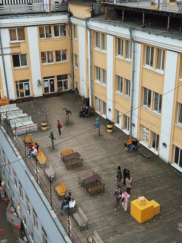 Петербург 4 в 1: дворы, парадные, коммуналки и крыша