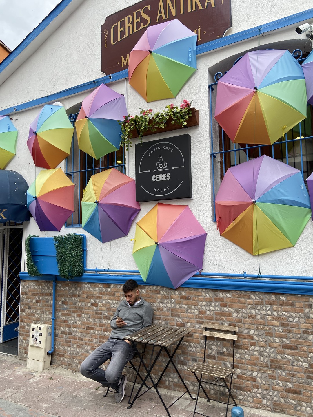 Великолепная экскурсия с прекрасной Зульфиёй. Время прошло очень быстро и незаметно. Район Балат считаю обязательным местом