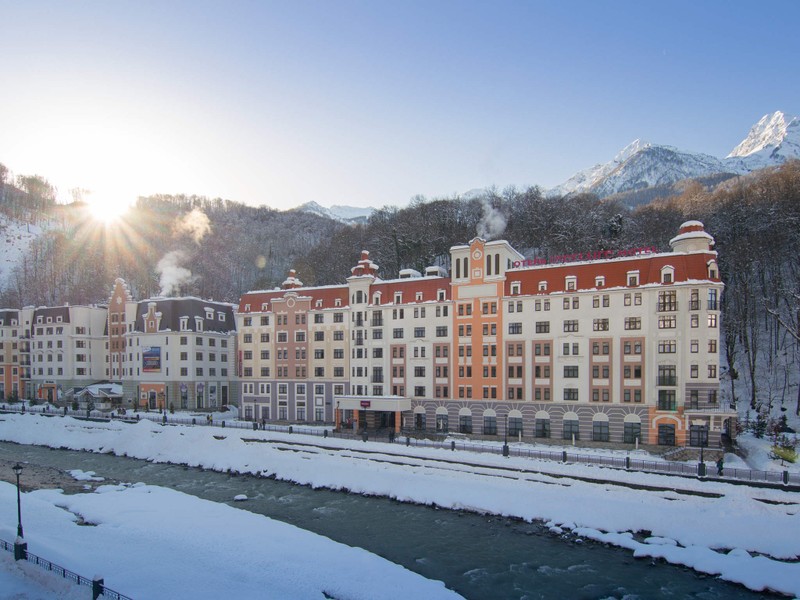 Виды Прошлое и современность в Красной Поляне — из Сочи