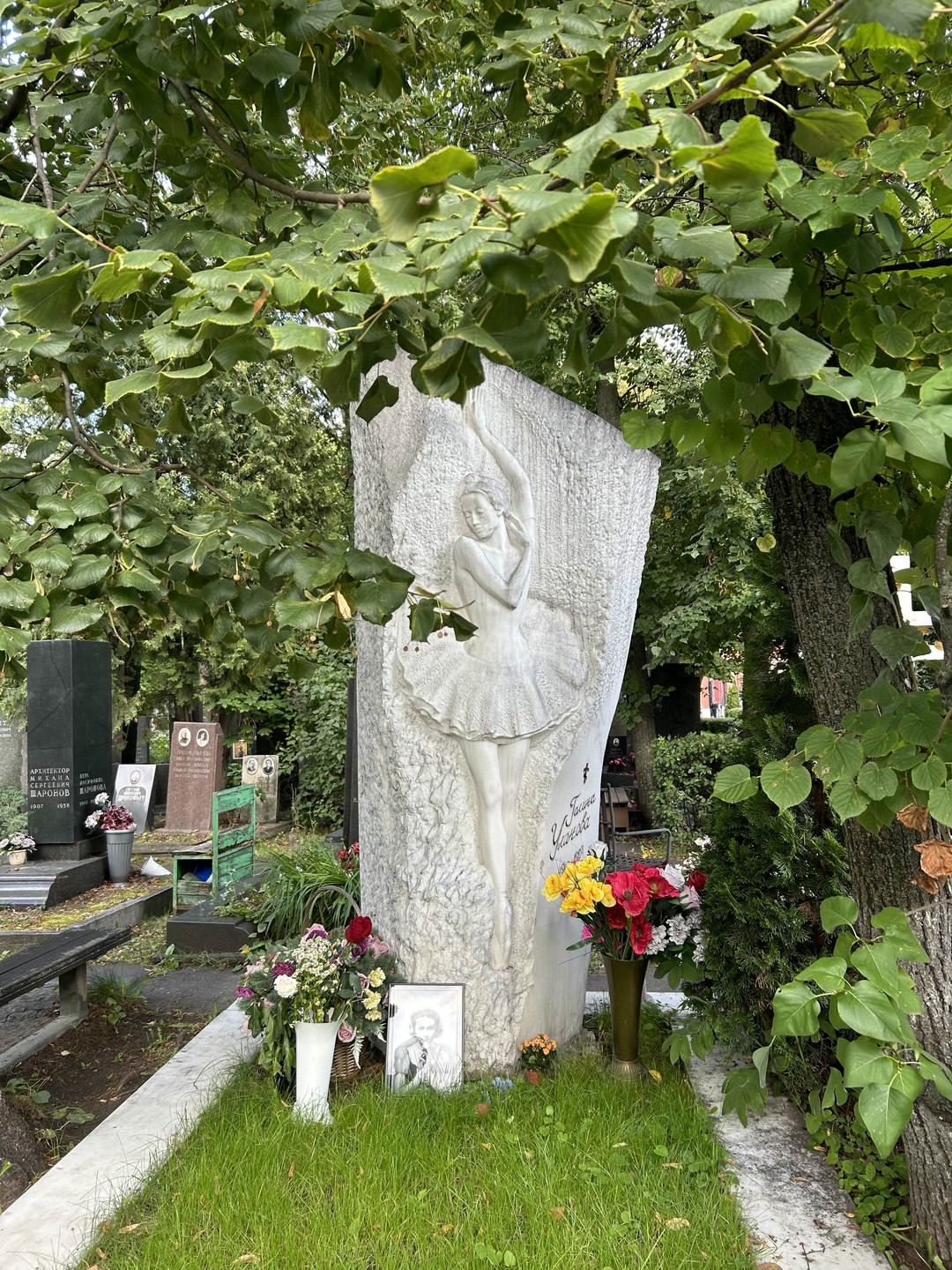 Новодевичье кладбище и его главные скульптуры (Анастасия)