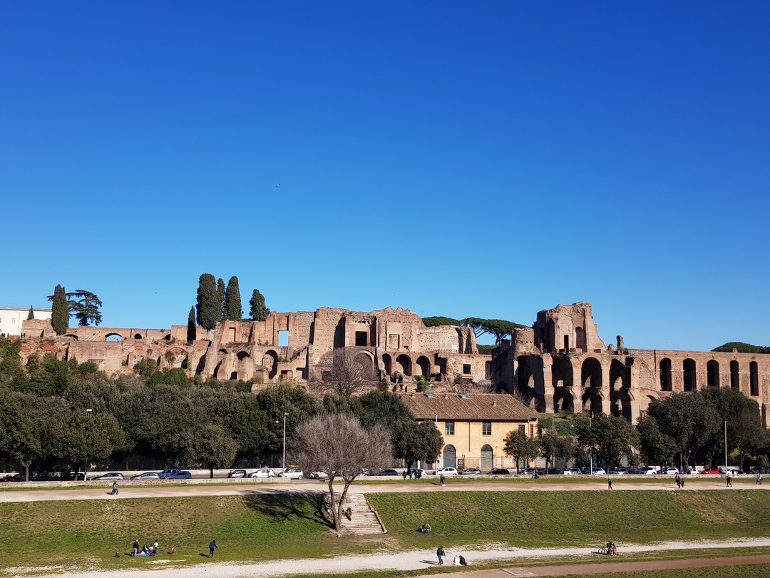 Спасибо Нелли за чудесную экскурсию по Авентину и набережной Тибра. Она познакомила меня совсем с другим