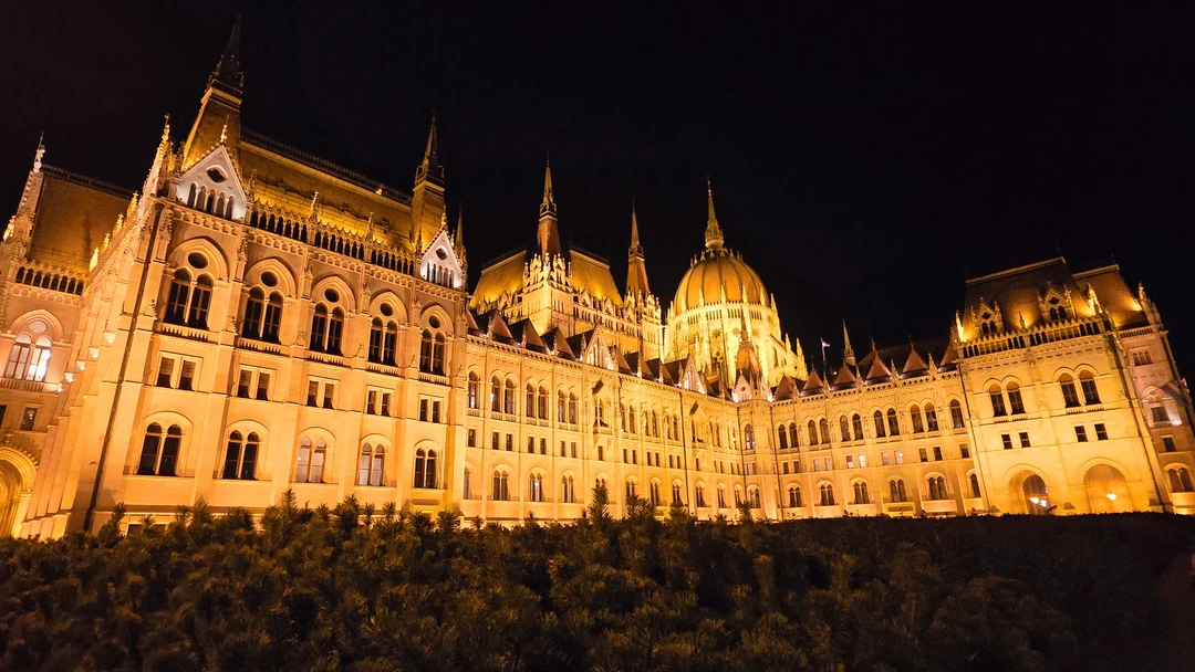 Первый день в Будапеште и первая эескурсия по волшебному ночному городу. После слова волшебный ничего больше