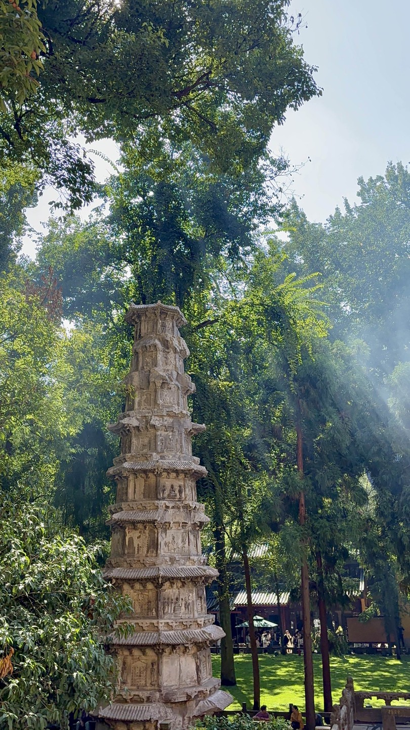 Великолепная Руфина, интересно рассказала нам историю деревни, прекрасный чайный дом, все было очень комфортно. Руфина на