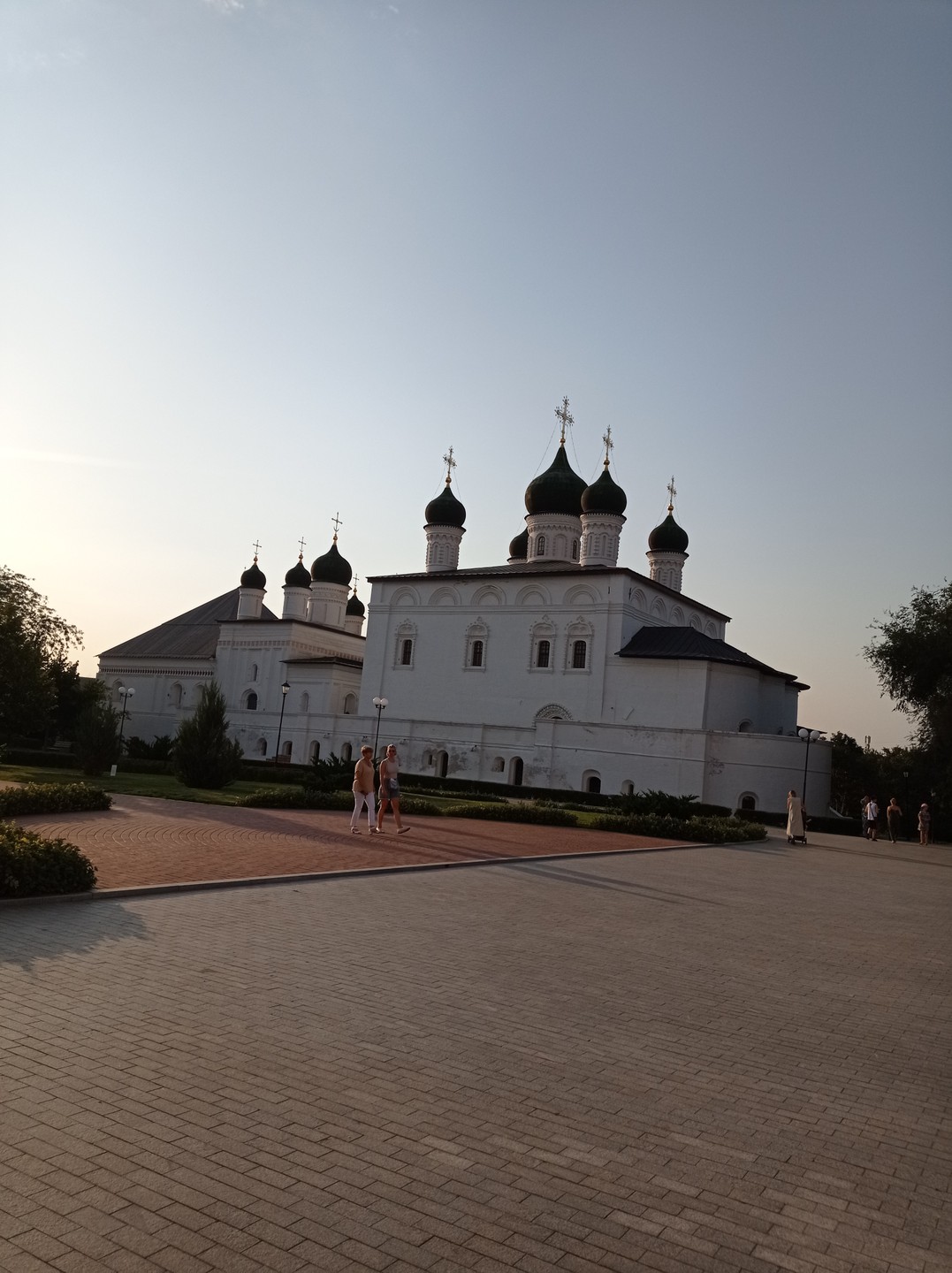 Интересная подача материала! Получилась очень приятная прогулка по территории Кремля. И скорее не рассказ экскурсовода, а