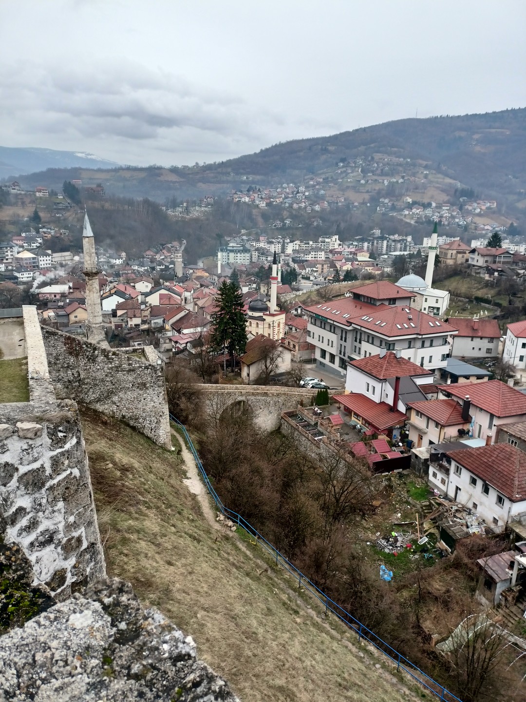 Если вы хотите посетить Травник и Яйце, рекомендую взять эту экскурсию. Расстояние очень внушительное, но на