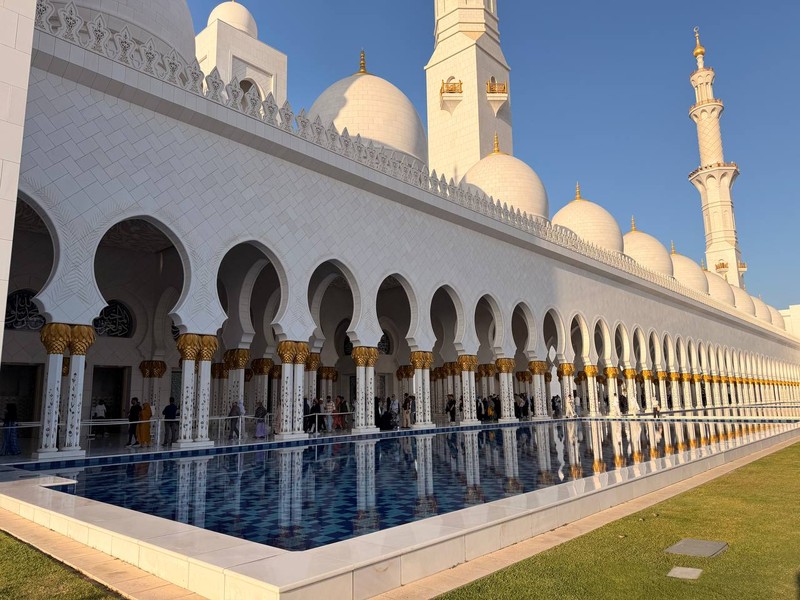 Большое спасибо за отличную экскурсию в Абу-Даби! Доехали с комфортом, Азиз - отличный рассказчик, было очень интересно