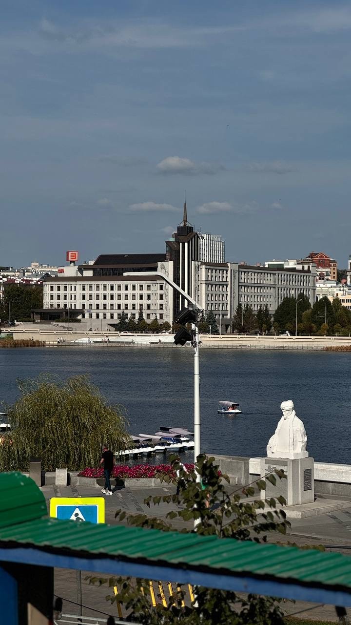 Беру уже вторую экскурсию у девчонок. Очень понравился непринужденный формат и голос рассказчицы. Первый раз гуляла