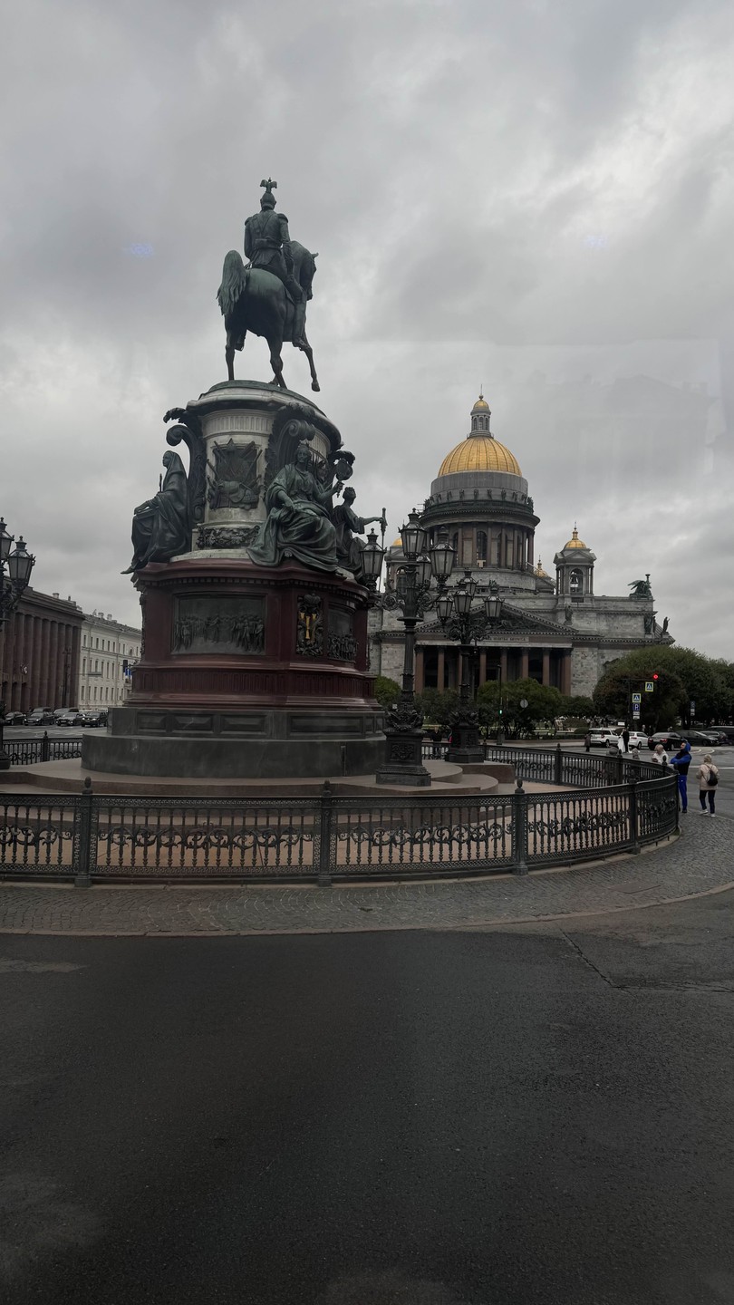 По главным местам Петербурга (Полина)