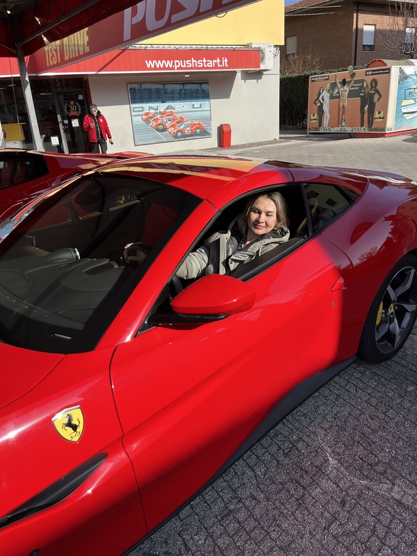 Феррари бывает только красной