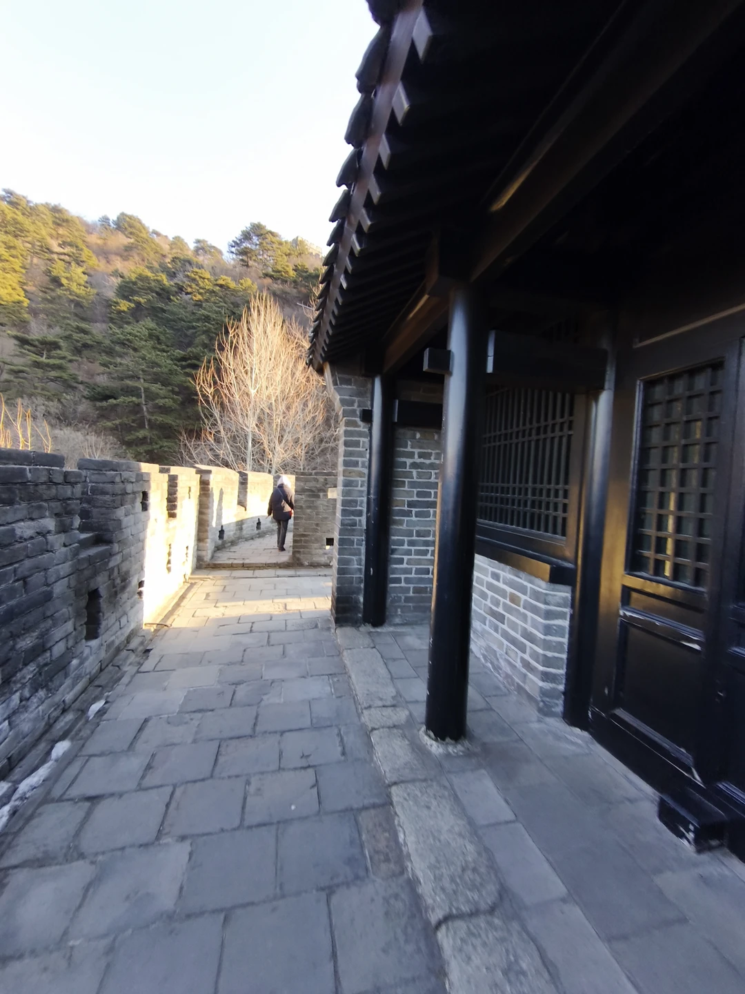 Сегодня состоялась у нас замечательная экскурсия к Великой Стене. К нам приехал (прямо к отелю) гид