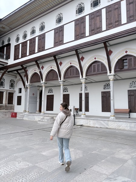 Очень хороший вариант для самостоятельной прогулки по основным достопримечательностям! Рекомендую. По сравнению с другими приложениями с