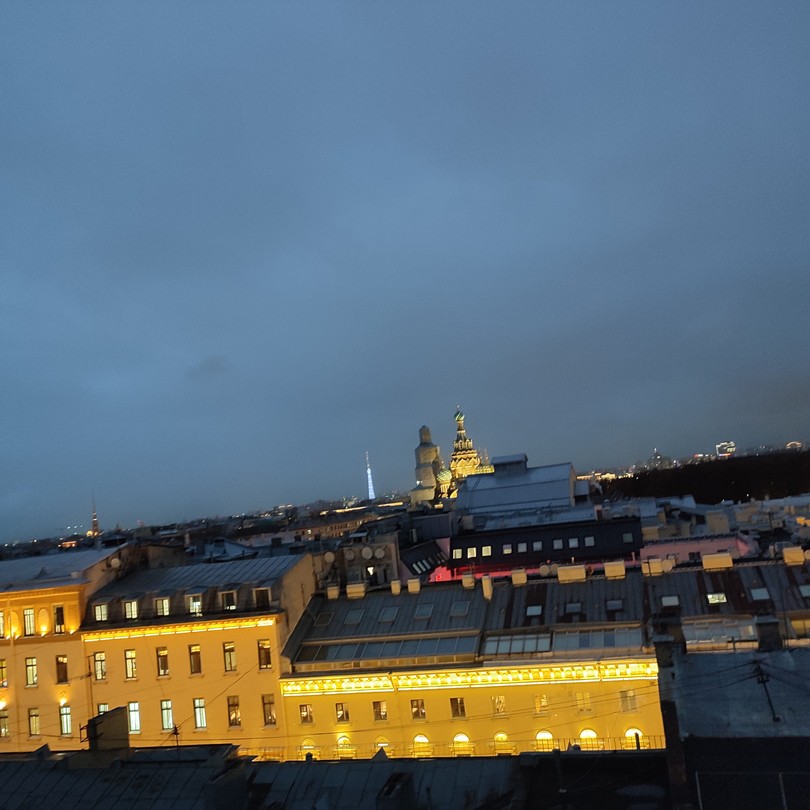 Прогулка по Санкт-Петербургу всегда полна впечатлений, а с грамотным рассказчиком это ещё приятнее. Спасибо организаторам и