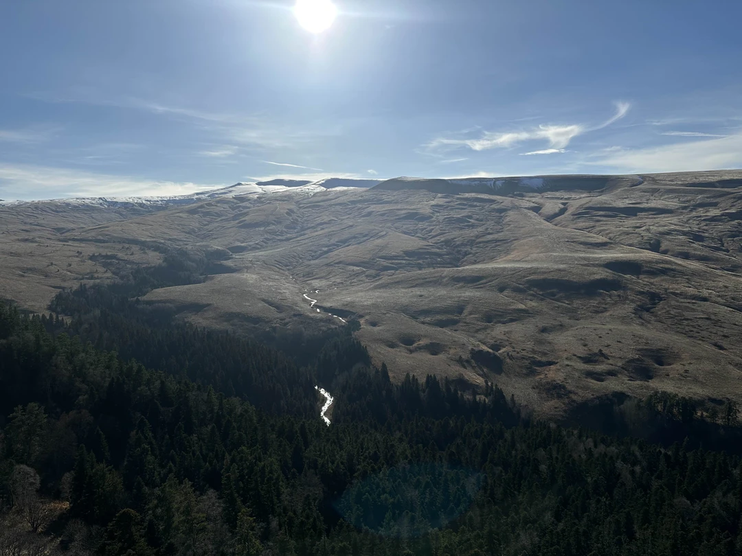 У нас был просто замечательный гид Батыр. Это наша первая с мужем поездка и мы очень