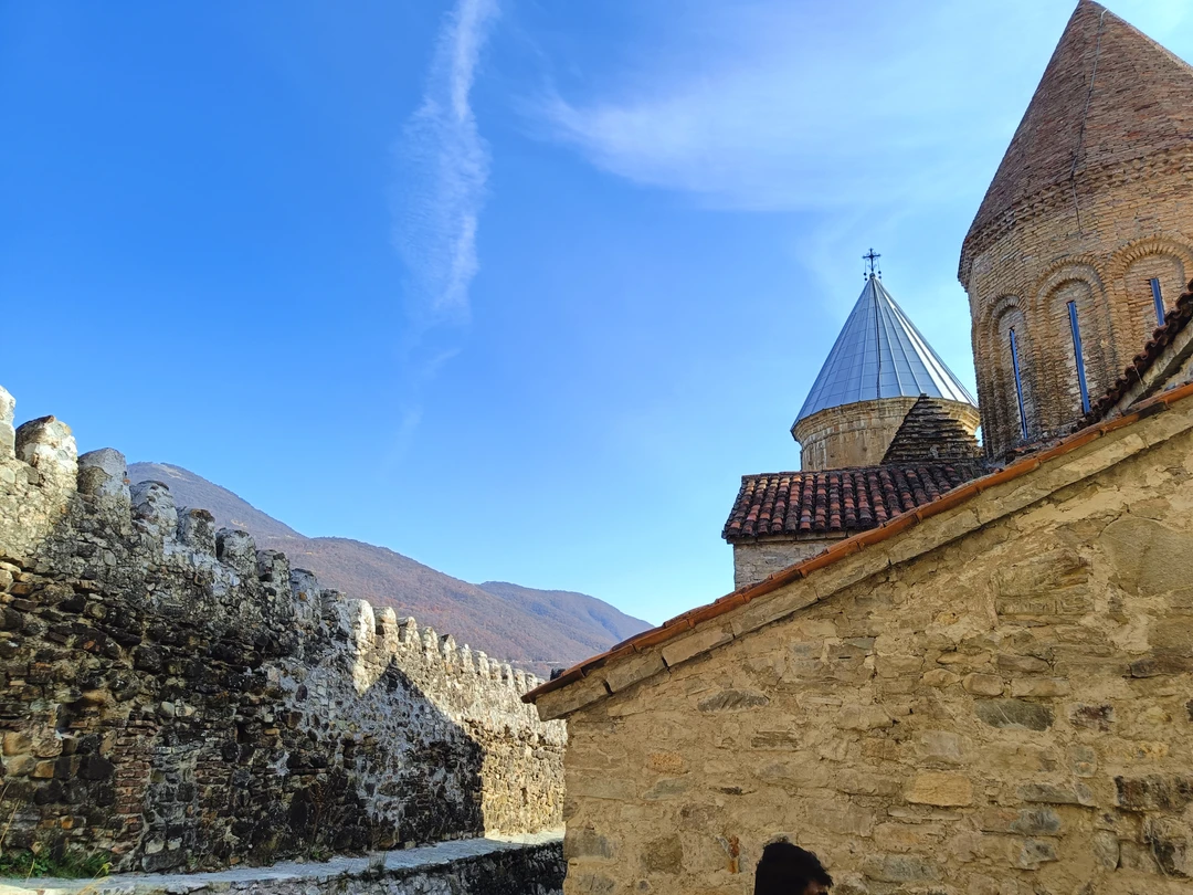 Казбек и Дарьяльское ущелье: Грузия с открытки