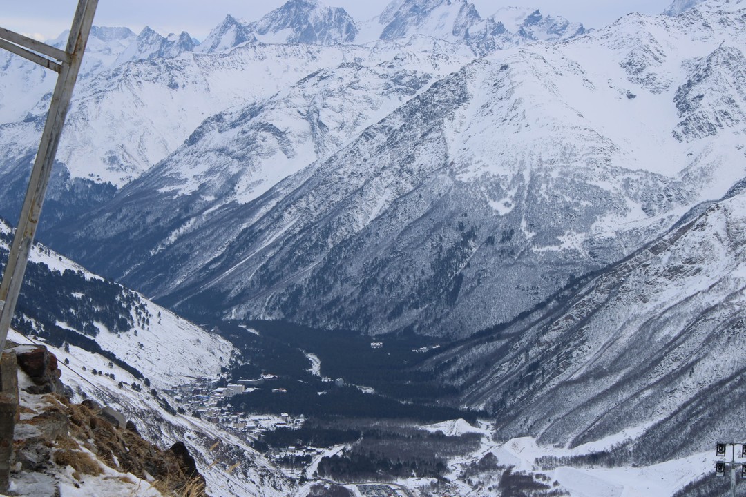 На джипе к Эльбрусу: Гижгит, поляна Азау и поляна Нарзанов (Анна)
