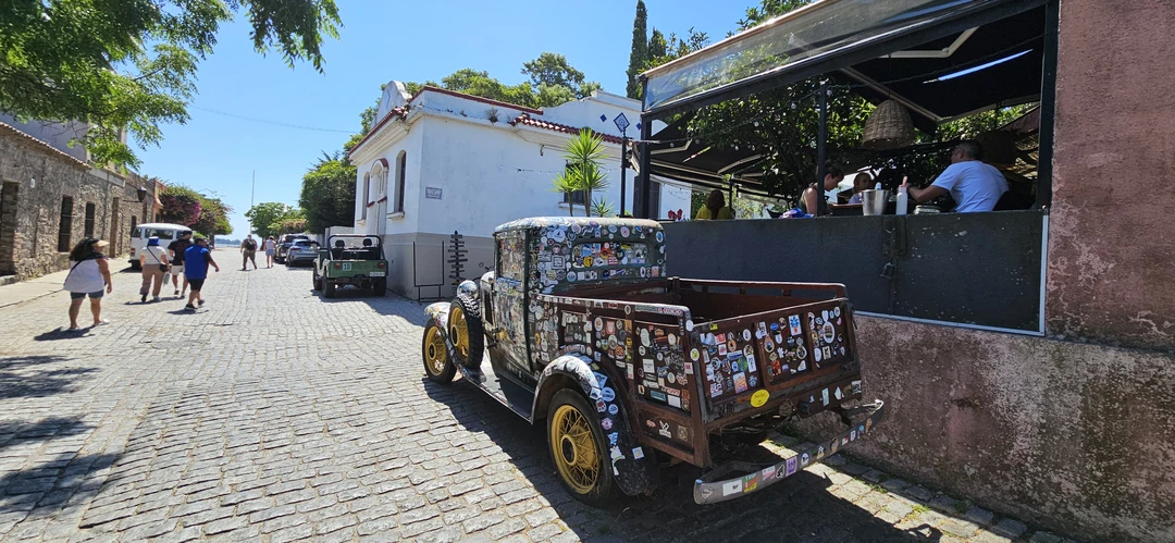 Большое спасибо Елизавете за поездку! Все было организовано отлично. Городок Колония-дель-Сакраменто нам очень понравился и на