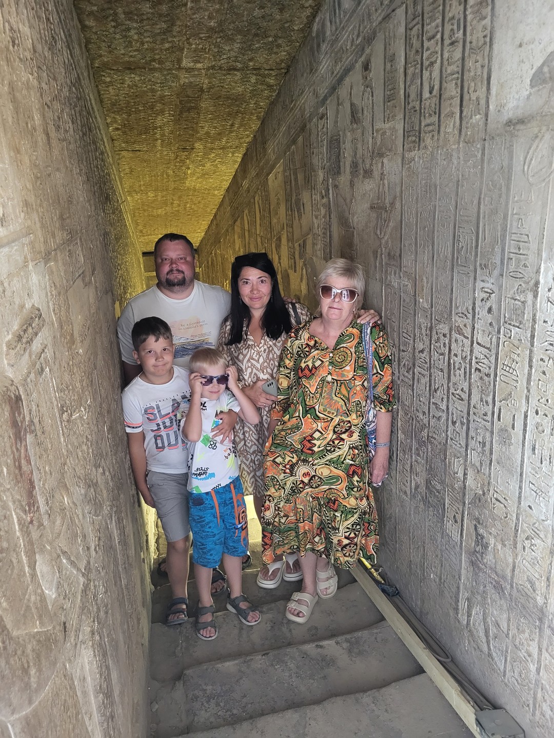 Отличная экскурсия, но немного утомительно дорога, будьте готовы к 15ти часам (+/-). Гид Шаркави - все понравилось