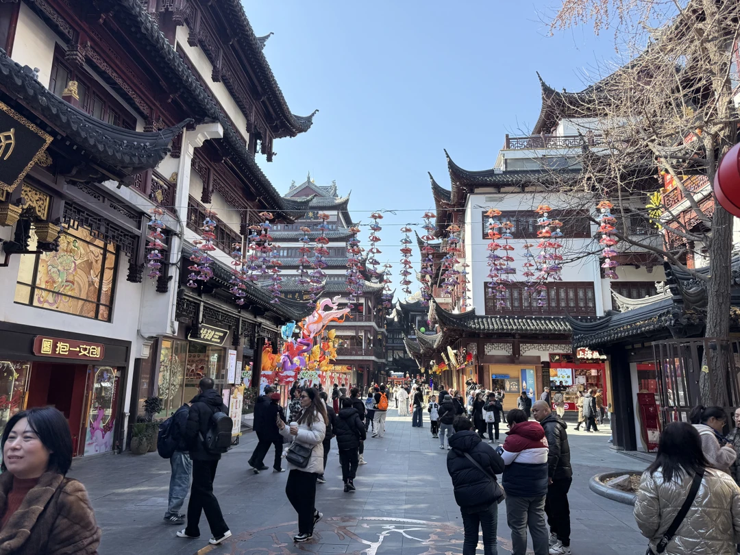 13 января были на экскурсии с этой Командой гидов!!!! Экскурсию нам проводила гид Лена (Лян Лян)