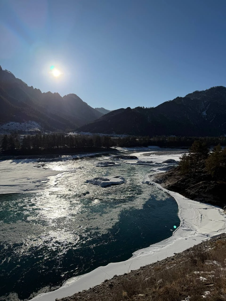 Слава (Вячеслав) отлично знает локации, лучшие виды и смотровые площадки, подьезды, инфраструктуру Горного Алтая. Чувствуется, что