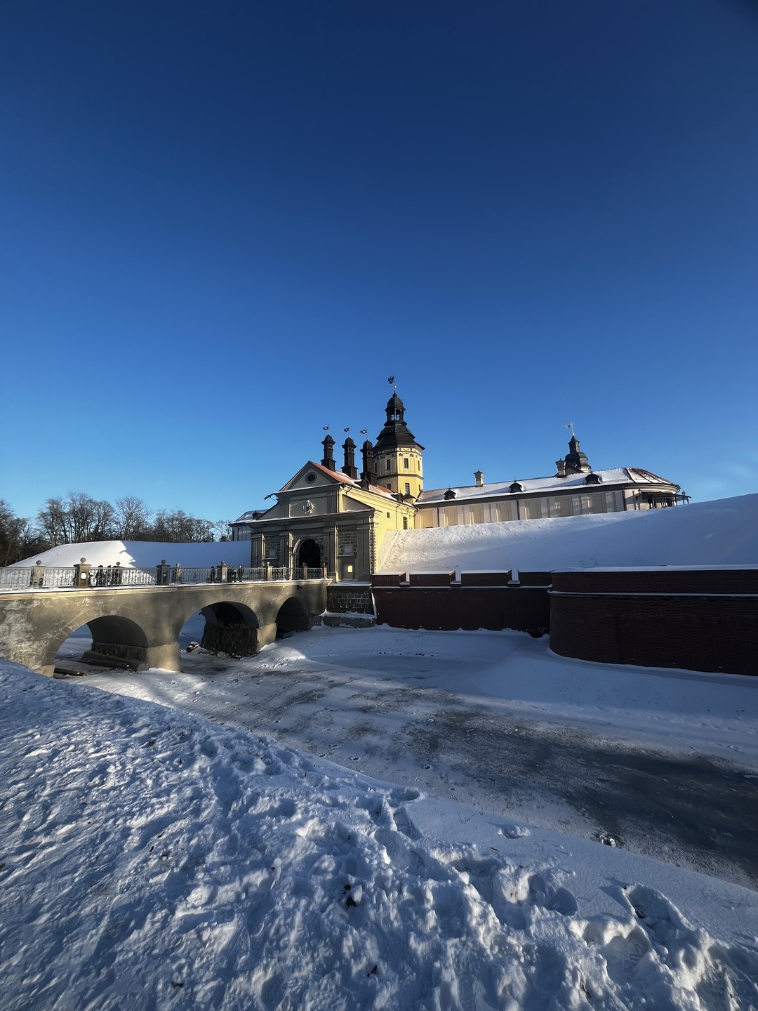 Групповая экскурсия в замки Мир и Несвиж (обед включен) (Ксения)