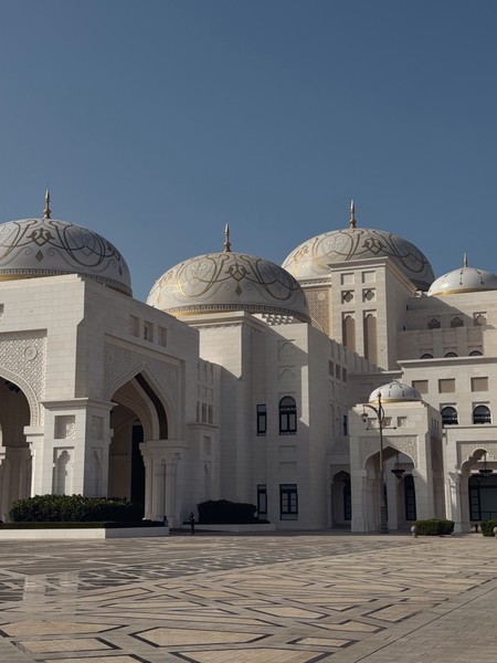 Наша экскурсия началась в 10:15, закончилась в 19:30. Группа состояла из 7 или 8 человек