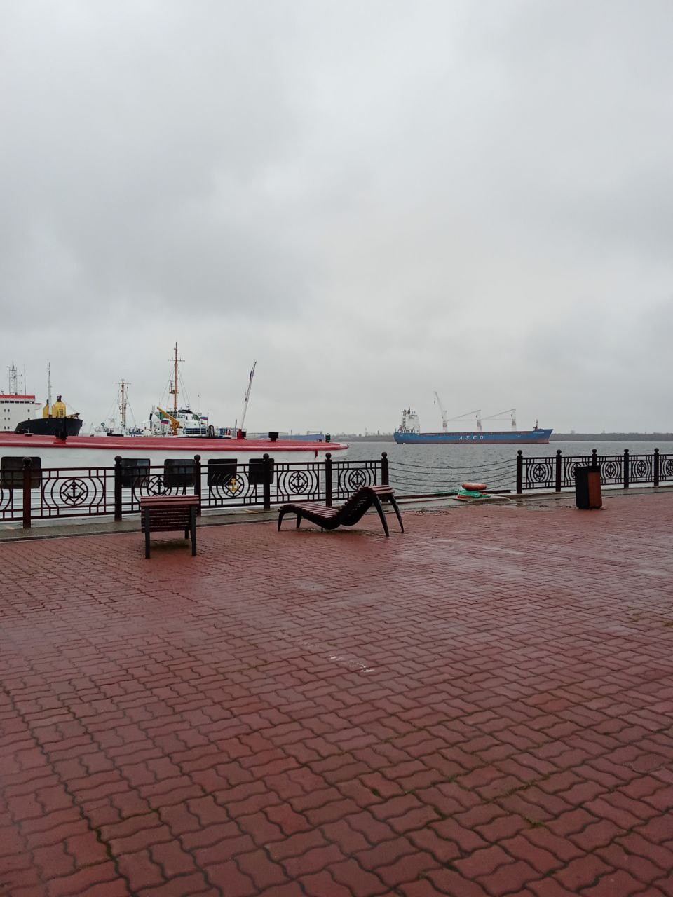 Спасибо за отличную экскурсию! Несмотря на проливной дождь, наше знакомство с Архангельском прошло в теплой обстановке