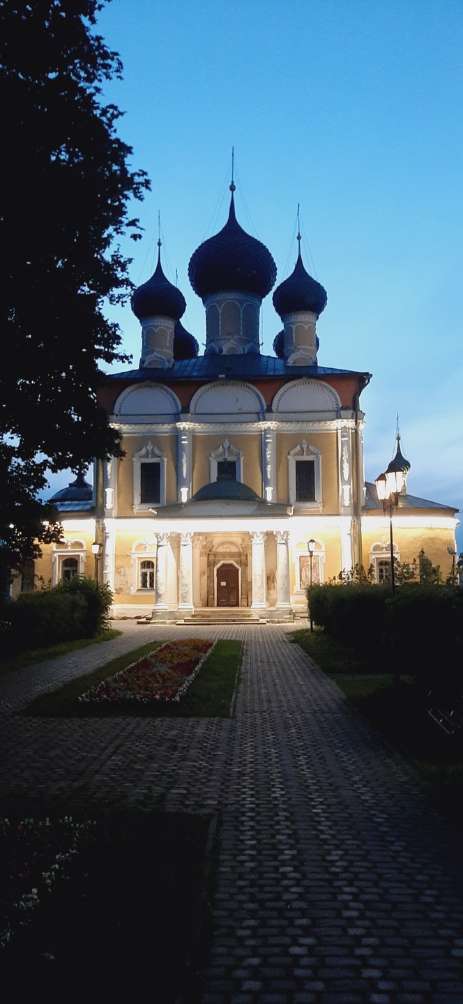 Приезжали в Углич семьёй. По отзывам выбрали Анну экскурсоводом. Анна квалифицированный экскурсовод. Всё рассказала об Угличе
