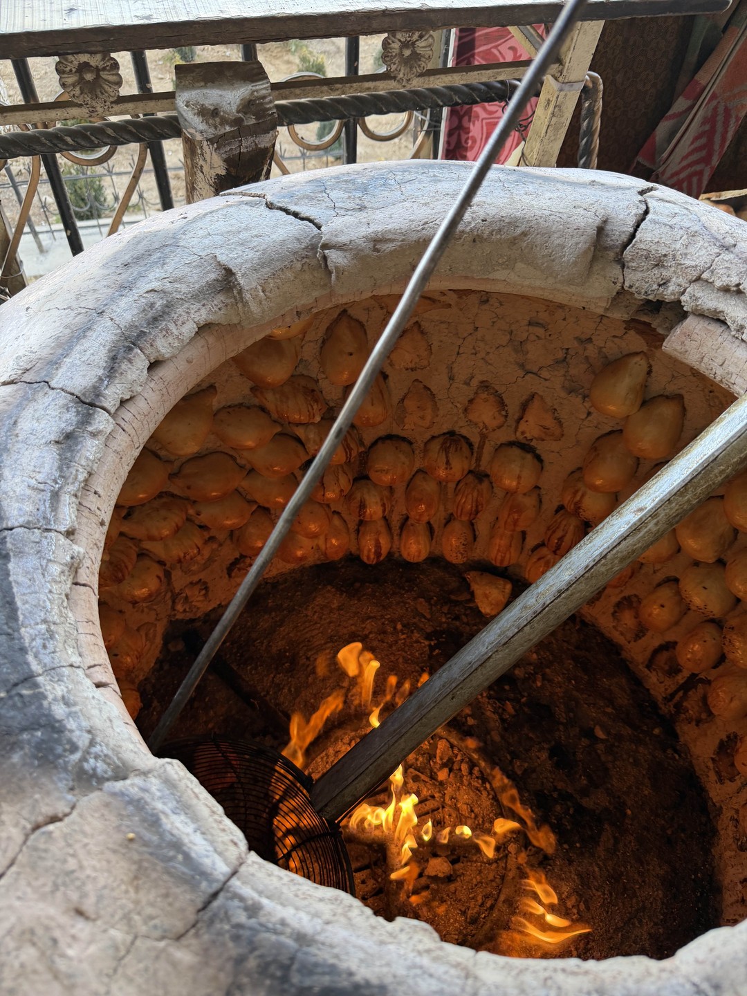 Очень познавательная экскурсия с Бернарой культура и традиции, чтение орнаментов на одежде коврах и в архитектуре