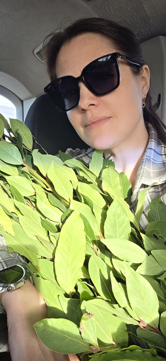 Добрый день! Ездили с гидом Славиком в Апсны - Страну Души. Повезло с погодой и с