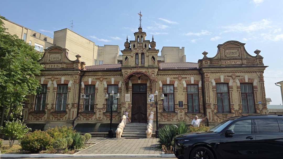 Большое спасибо Анне за увлекательную экскурсию! Тут сложилось все: большая теоретическая база, манера преподнесения, интересные факты