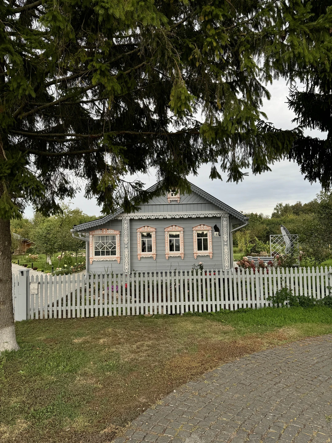 Евгений - замечательный гид. Экскурсия была живой, интересной, с юмором и легкой подачей. Мы как будто