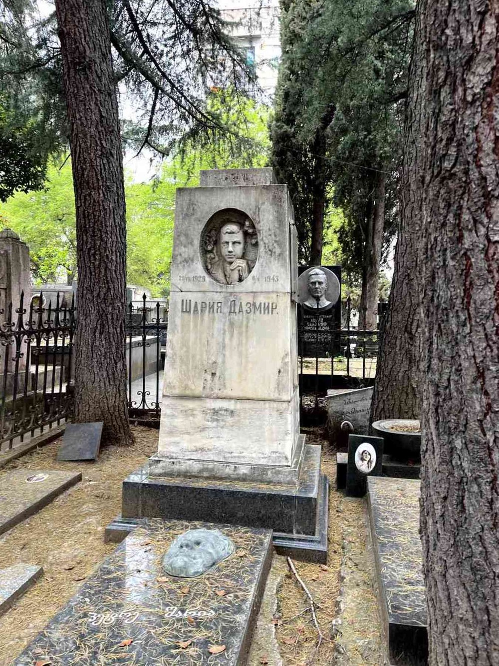 По Верийскому мемориалу в Тбилиси — с историком (7/22)