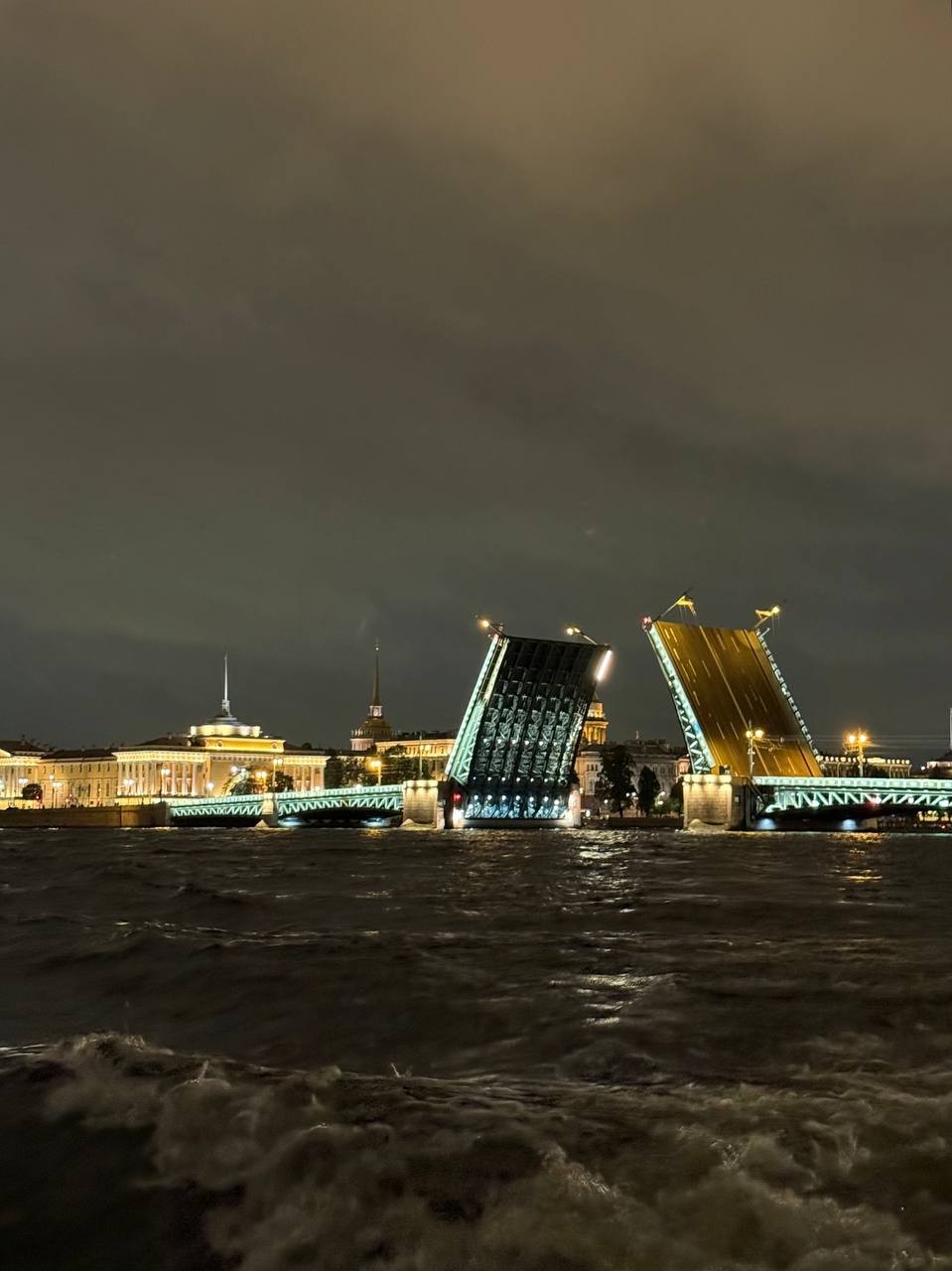 Феерия разводных мостов в Петербурге (Антон)