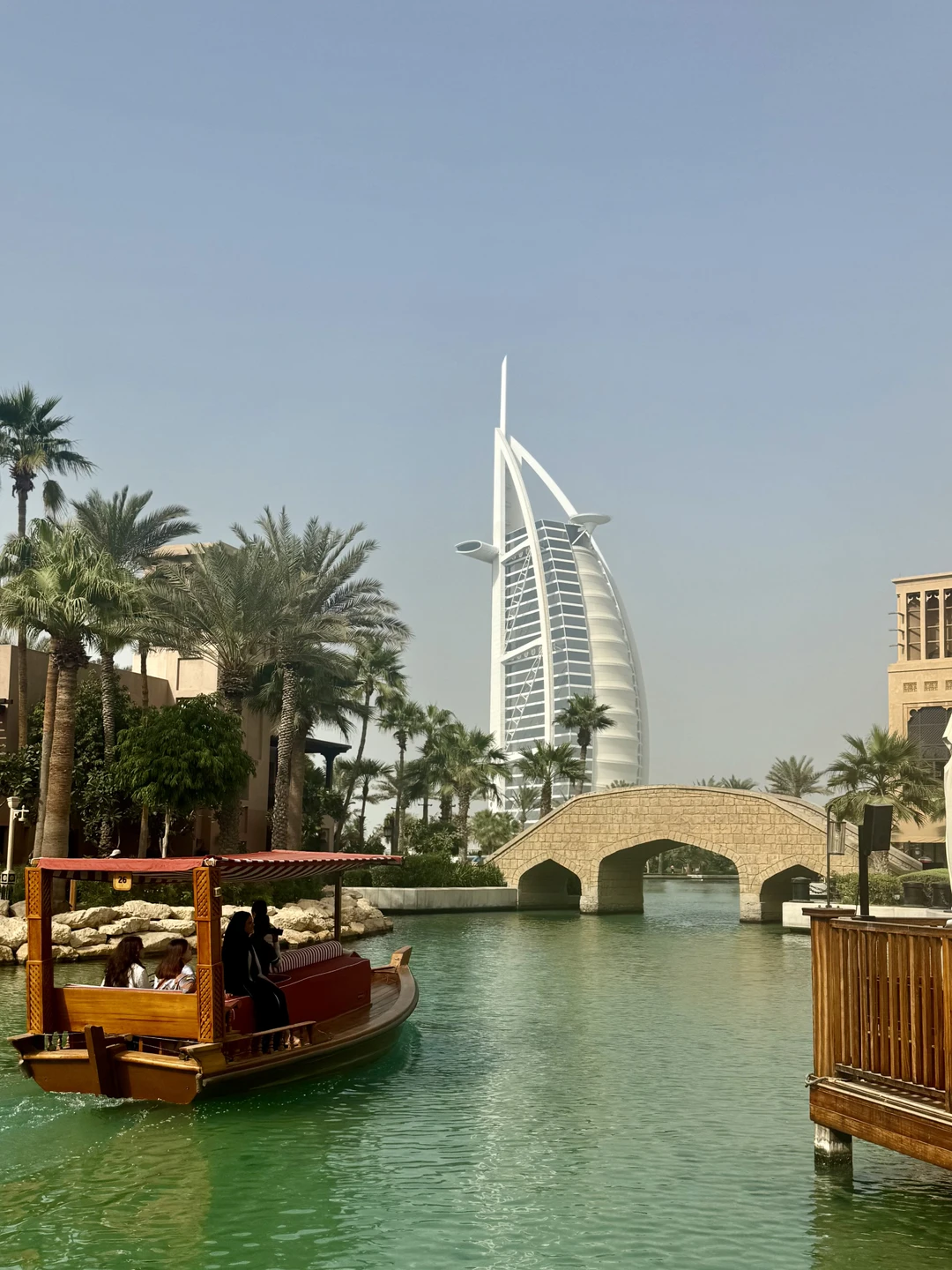 Очень хорошая организация. Гид скорректировал места посещения по нашему запросу, везде проводил и встретил, все четко