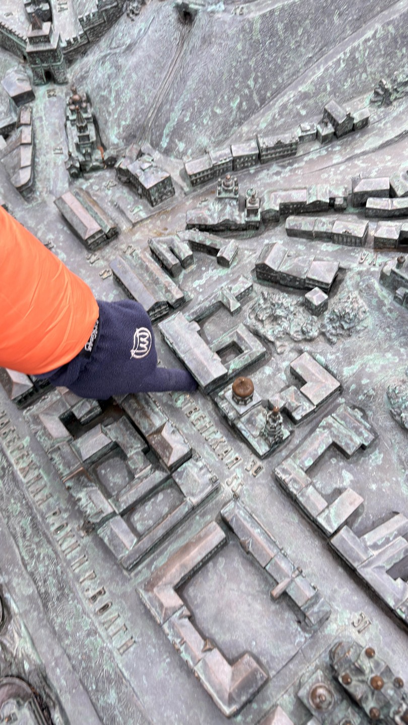 Благодарим за прекрасную прогулку но городу! Очень интересно и увлекательно Иван рассказывает истории, которые плавно перетекают