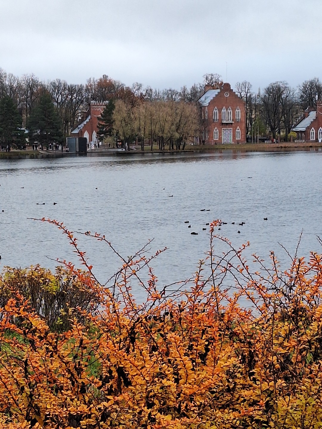 Экскурсовод Максим был очень вежлив, увлекательно рассказывал, добавляя интересные факты