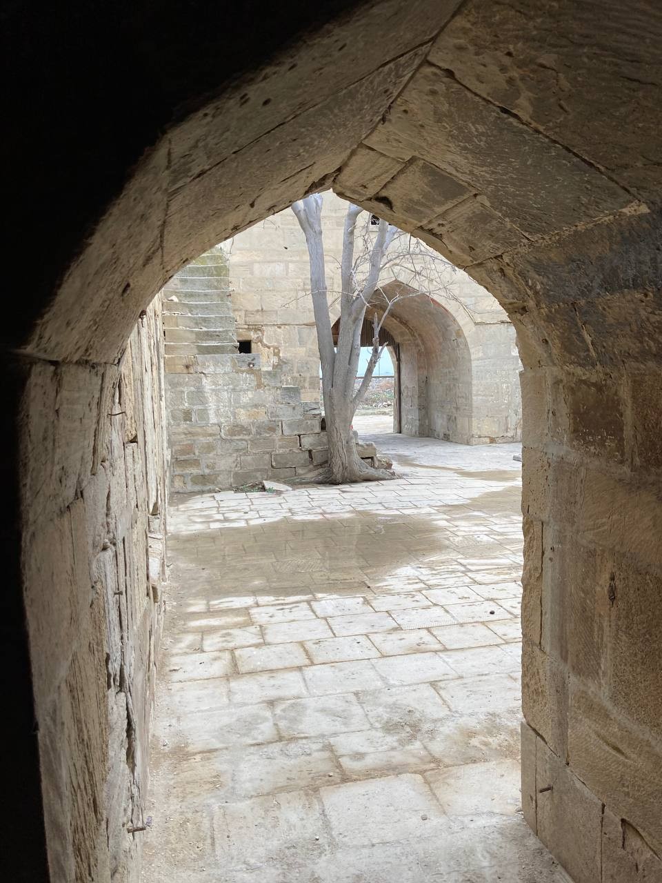 Несмотря на сильный ветер и недавно прошедший дождь (такая она - зима в Азербайджане) впечатлений масса.